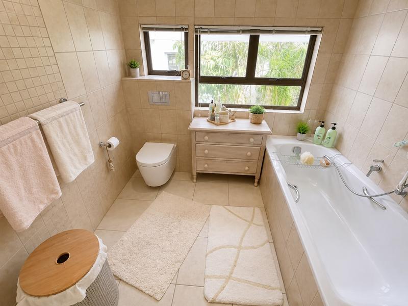 4 Bedroom Property for Sale in Beach Estate Western Cape